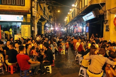 Phố bia Tạ Hiện – khu vui chơi giải trí ở Hà Nội thu hút các bạn trẻ